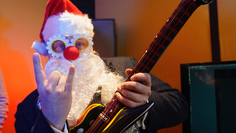 xmas_fotoshooting_800x450 Weihnachtliches Bandfoto-Shooting im Tonstudio Köln